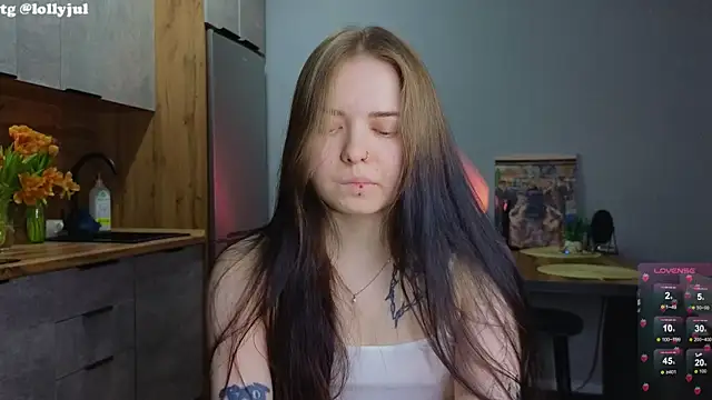 Snapshot of doll_lol_ chatting on March 12, 8:20 pm doll lol online show from March 12, 8:20 pm