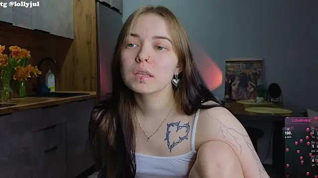 Snapshot of doll_lol_ chatting on March 12, 11:22 pm doll lol online show from March 12, 11:22 pm