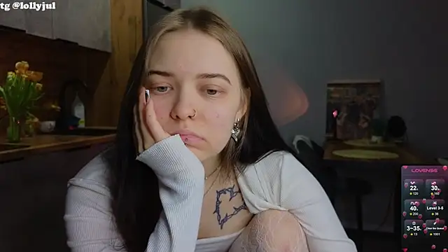 Snapshot of doll_lol_ chatting on March 14, 1:16 am doll lol online show from March 14, 1:16 am