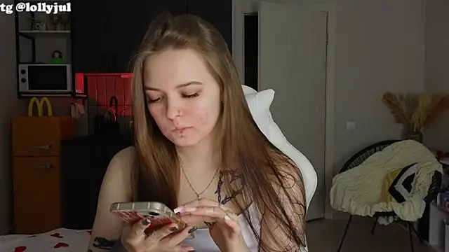 Snapshot of doll_lol_ chatting on October 9, 5:55 pm doll lol online show from October 9, 5:55 pm