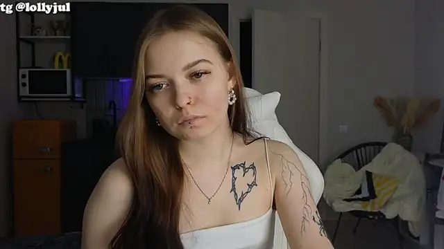 Snapshot of doll_lol_ chatting on October 13, 3:12 pm doll lol online show from October 13, 3:12 pm