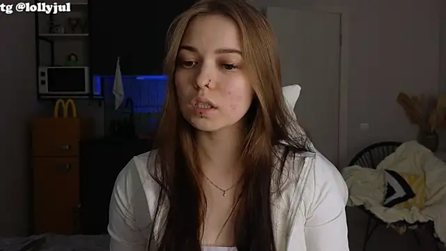 Snapshot of doll_lol_ chatting on October 26, 7:20 pm doll lol online show from October 26, 7:20 pm