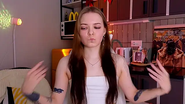 Snapshot of doll_lol_ chatting on December 15, 8:24 pm doll lol online show from December 15, 8:24 pm