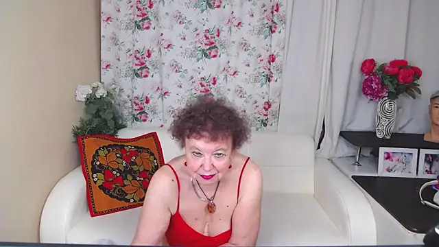 Snapshot of YourHotGranny chatting on June 12, 10:25 am YourHotGranny online show from June 12, 10:25 am