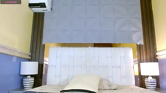 Nicole Ramires online show from March 16, 4:44 pm