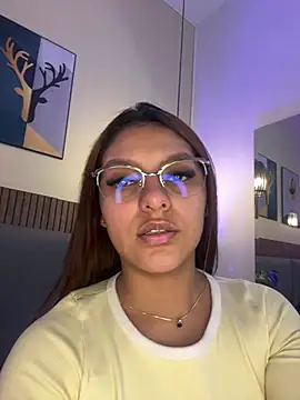 Snapshot of NicolleeEvanss chatting on June 23, 10:46 am NicolleeEvanss online show from June 23, 10:46 am