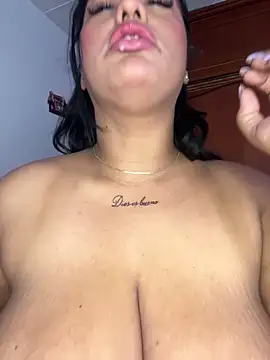 Snapshot of KorinaKovaa chatting on March 10, 7:40 pm KorinaKovaa online show from March 10, 7:40 pm