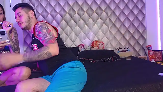 Snapshot of CoupleSwingerLatin chatting on March 28, 6:02 am CoupleSwingerLatin online show from March 28, 6:02 am