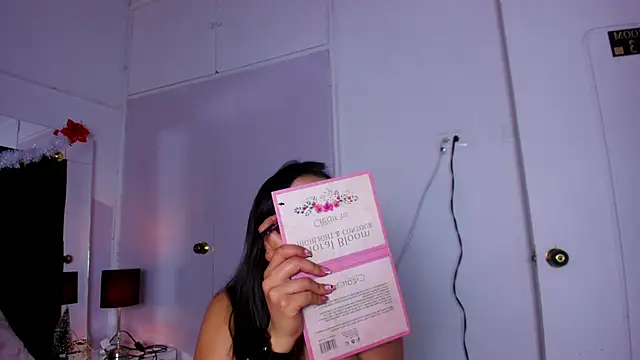 Snapshot of Miaa_Garcia chatting on December 21, 9:04 pm Miaa Garcia online show from December 21, 9:04 pm