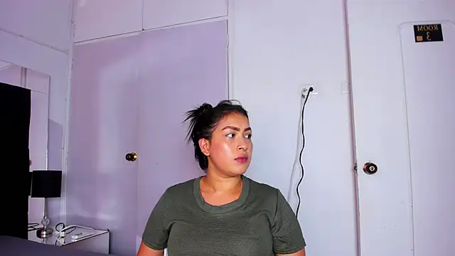 Snapshot of Miaa_Garcia chatting on March 22, 9:21 pm Miaa Garcia online show from March 22, 9:21 pm