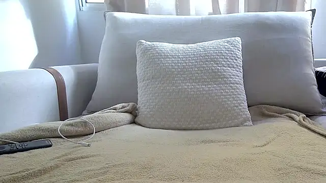 amooraaamoon online show from September 27, 6:46 pm