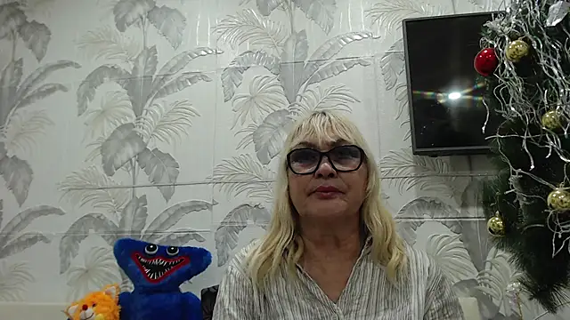Snapshot of CamDiva113 chatting on February 16, 6:21 pm CamDiva113 online show from February 16, 6:21 pm