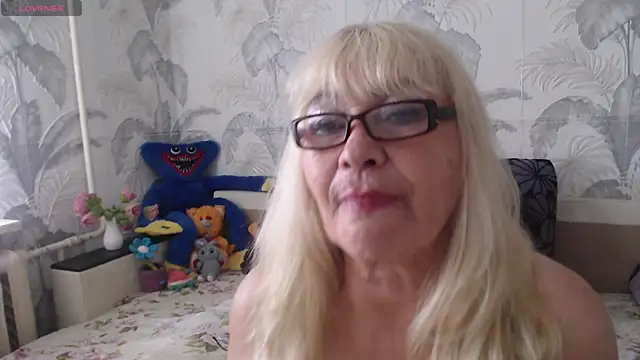 CamDiva113 online show from August 2, 4:11 am