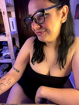 Snapshot of agoosvokk chatting on November 28, 12:13 am agoosvokk online show from November 28, 12:13 am