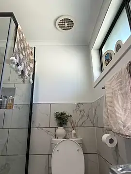 aus queen online show from March 11, 12:11 am