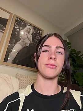 aus queen online show from May 6, 10:04 pm