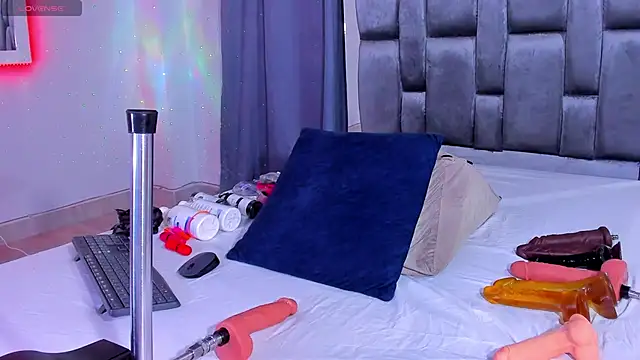 sarayhorny69 online show from December 30, 3:58 am