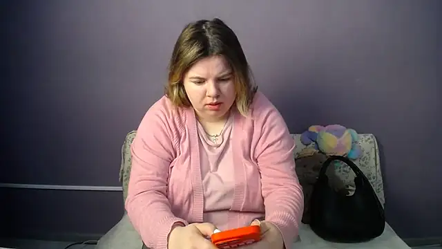 Snapshot of so_shy chatting on May 13, 6:33 am so shy online show from May 13, 6:33 am