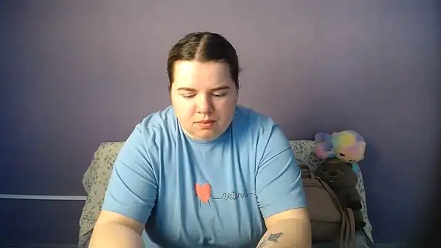 Snapshot of so_shy chatting on June 9, 6:14 am so shy online show from June 9, 6:14 am