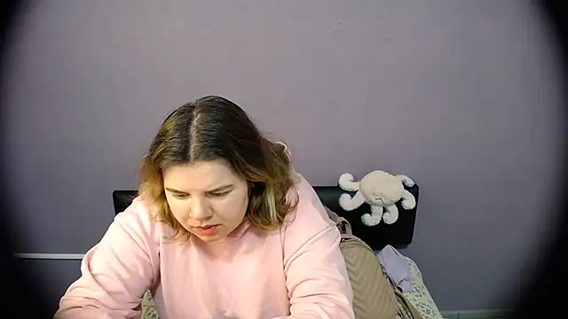 Snapshot of so_shy chatting on June 16, 6:38 am so shy online show from June 16, 6:38 am