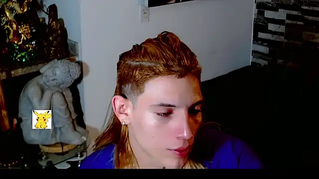 Snapshot of honey_skin chatting on January 22, 1:53 am honey skin online show from January 22, 1:53 am