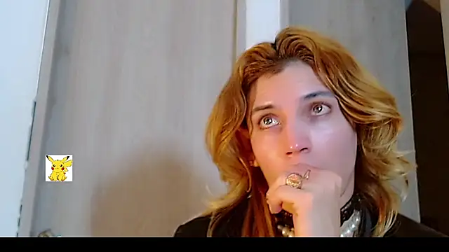 Snapshot of honey_skin chatting on February 11, 7:38 pm honey skin online show from February 11, 7:38 pm