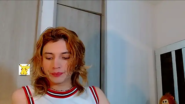 Snapshot of honey_skin chatting on February 19, 8:33 am honey skin online show from February 19, 8:33 am