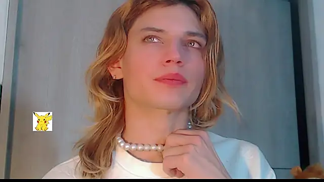 Snapshot of honey_skin chatting on February 24, 7:22 am honey skin online show from February 24, 7:22 am