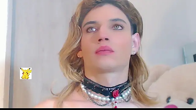 Snapshot of honey_skin chatting on February 25, 12:14 am honey skin online show from February 25, 12:14 am