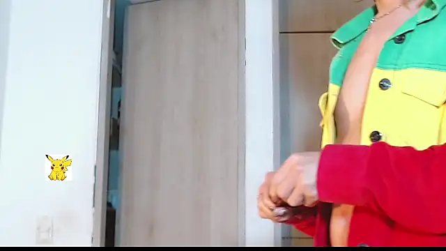 Snapshot of honey_skin chatting on February 25, 2:11 pm honey skin online show from February 25, 2:11 pm