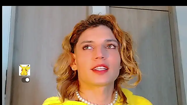 Snapshot of honey_skin chatting on March 7, 10:56 am honey skin online show from March 7, 10:56 am