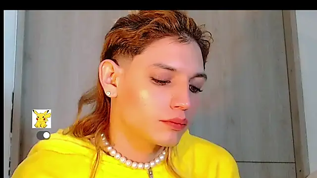 Snapshot of honey_skin chatting on March 7, 2:01 pm honey skin online show from March 7, 2:01 pm