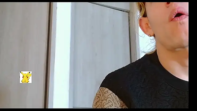 Snapshot of honey_skin chatting on March 22, 11:53 am honey skin online show from March 22, 11:53 am