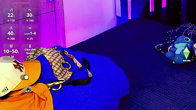 Snapshot of honey_skin chatting on October 2, 5:25 am honey skin online show from October 2, 5:25 am