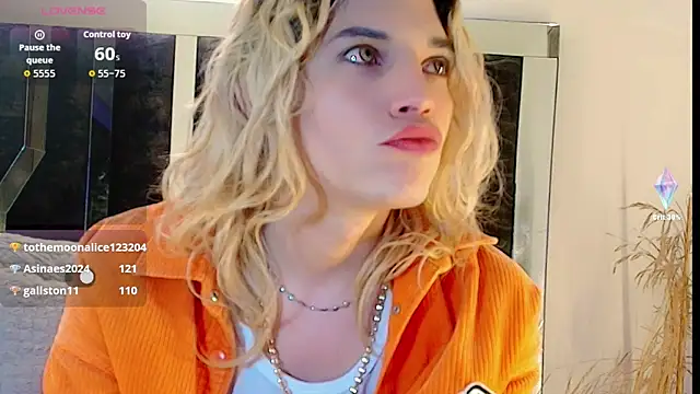 Snapshot of honey_skin chatting on November 28, 1:08 am honey skin online show from November 28, 1:08 am