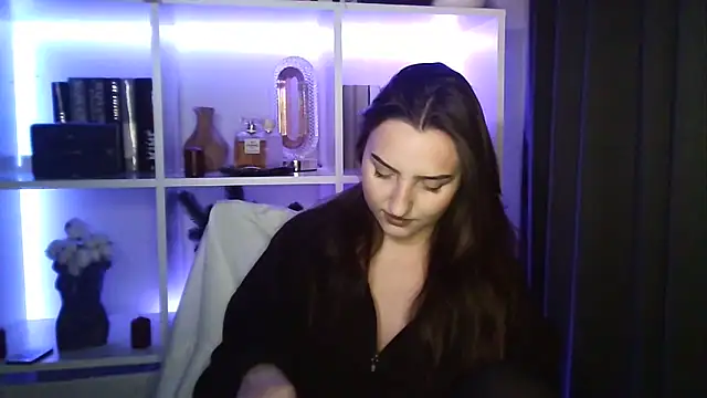 X Alisa online show from February 2, 7:45 pm