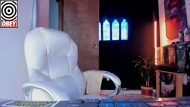 Snapshot of kingbear777 chatting on December 1, 4:06 am kingbear777 online show from December 1, 4:06 am