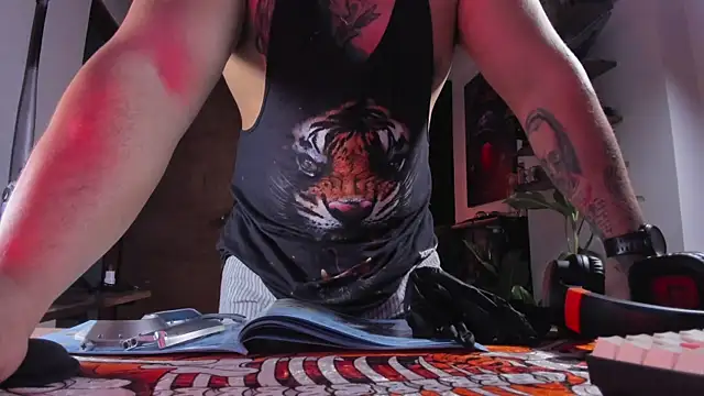 kingbear777 online show from June 3, 6:27 am