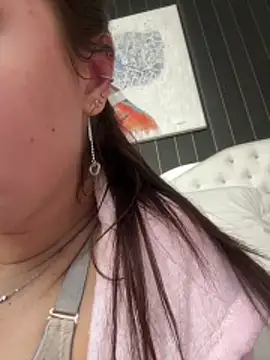 SophiaVilner online show from July 1, 5:45 pm