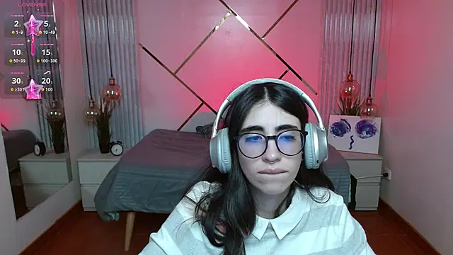 LenaRoses online show from April 18, 8:31 pm
