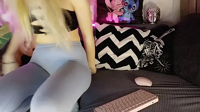 nicollewetpussy online show from February 13, 4:39 pm