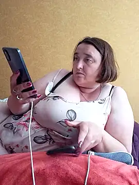 Snapshot of Liluboobs chatting on June 15, 1:57 pm Liluboobs online show from June 15, 1:57 pm