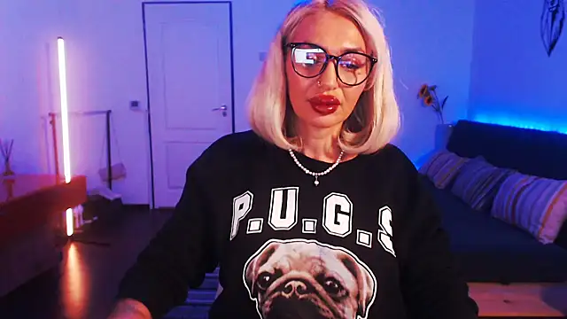 Snapshot of beauty_chl0e chatting on December 14, 7:36 pm beauty chl0e online show from December 14, 7:36 pm