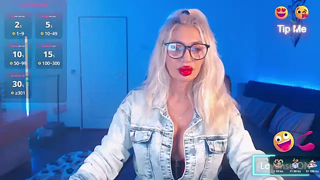 Snapshot of beauty_chl0e chatting on November 22, 7:02 pm beauty chl0e online show from November 22, 7:02 pm