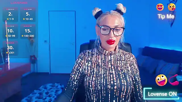 Snapshot of beauty_chl0e chatting on December 17, 7:31 pm beauty chl0e online show from December 17, 7:31 pm