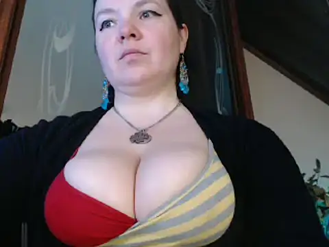 Snapshot of amorelara chatting on March 1, 8:45 am amorelara online show from March 1, 8:45 am