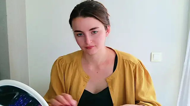 Snapshot of Miss_Arwen chatting on June 18, 7:30 am Miss Arwen online show from June 18, 7:30 am
