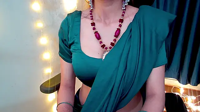 Snapshot of sassysonia chatting on February 19, 6:37 pm sassysonia online show from February 19, 6:37 pm