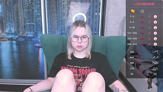 Snapshot of miray_kuriyama123 chatting on December 12, 7:26 pm miray kuriyama123 online show from December 12, 7:26 pm