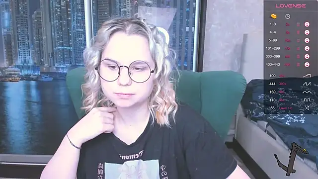 Snapshot of miray_kuriyama123 chatting on December 17, 3:39 am miray kuriyama123 online show from December 17, 3:39 am